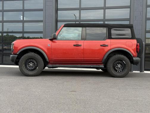 Hot Pepper Red Metallic Tinted Clearcoat 2023 Ford Bronco Black Diamond
