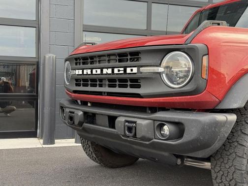Hot Pepper Red Metallic Tinted Clearcoat 2023 Ford Bronco Black Diamond