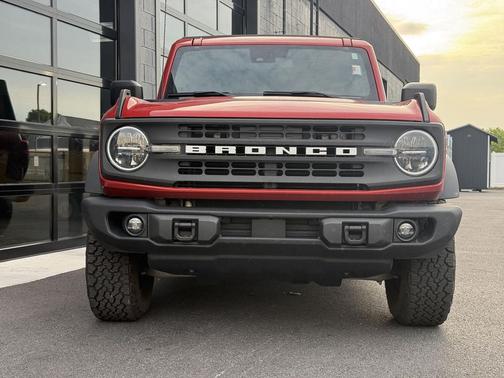 Hot Pepper Red Metallic Tinted Clearcoat 2023 Ford Bronco Black Diamond