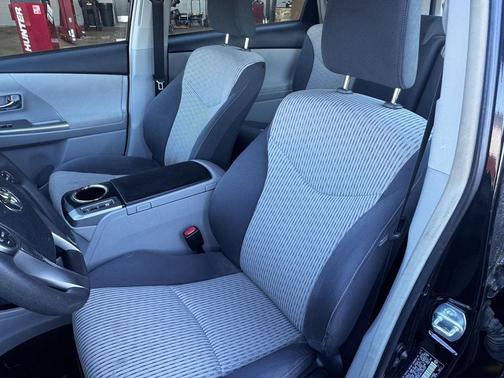 2016 Toyota Prius v Two