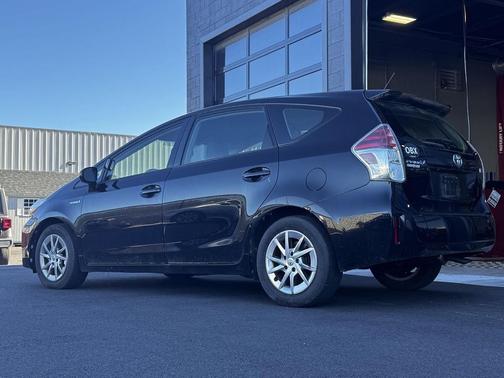 2016 Toyota Prius v Two
