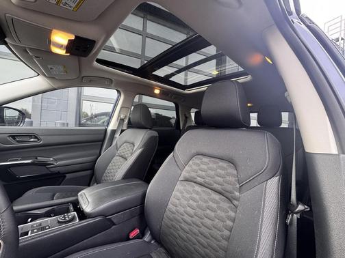 2025 Nissan Pathfinder SV 4WD