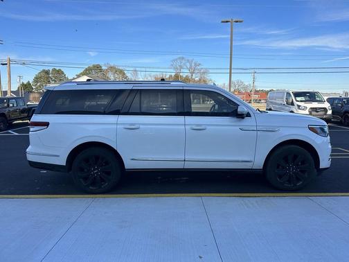 2023 Lincoln Navigator Reserve