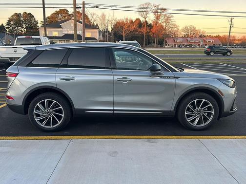 2024 Lincoln Corsair STANDARD