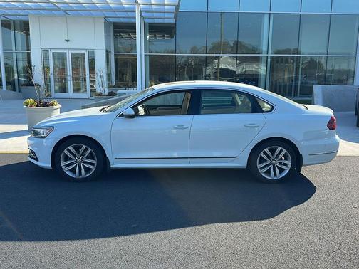 Pure White 2017 Volkswagen Passat 1.8T SEL Premium