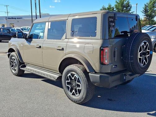 2025 Ford Bronco Outer Banks