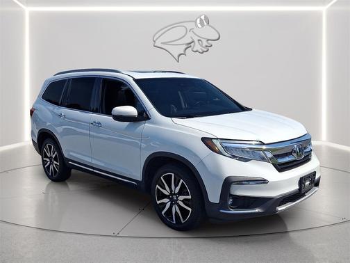 Platinum White Pearl 2022 Honda Pilot Touring 8-Passenger