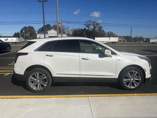 2022 Cadillac XT5 Premium Luxury