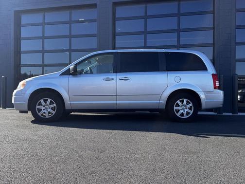 2010 Chrysler Town & Country New LX