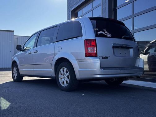 2010 Chrysler Town & Country New LX