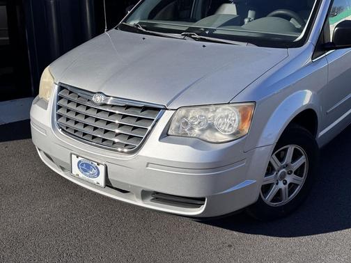 2010 Chrysler Town & Country New LX
