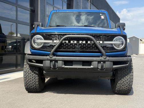 Velocity Blue Metallic 2022 Ford Bronco Wildtrak