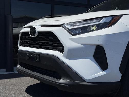 Ice Cap 2024 Toyota RAV4 XLE