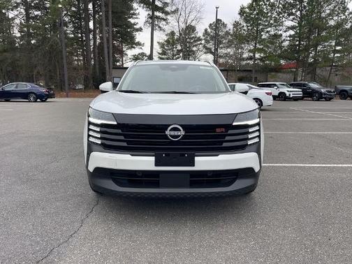 Aspen White Tri 2025 Nissan Kicks SR