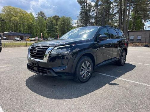 Black 2022 Nissan Pathfinder SV