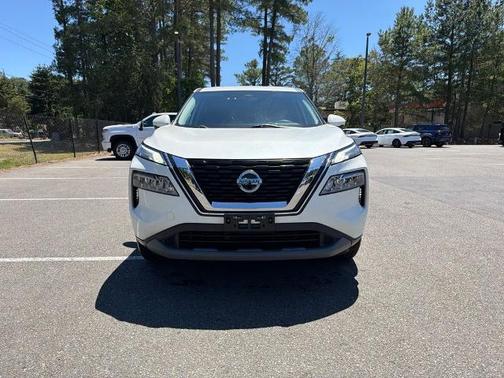 White 2021 Nissan Rogue SV