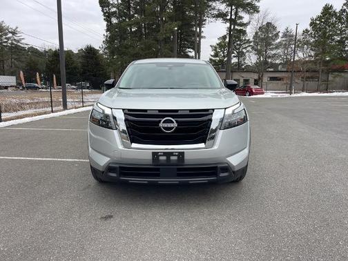 2024 Nissan Pathfinder S