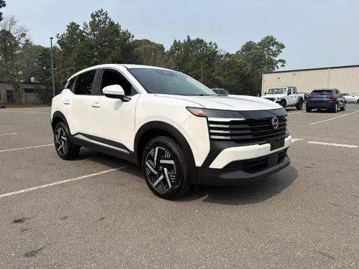 Aspen White Tri 2025 Nissan Kicks SV