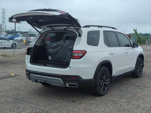 2025 Honda Pilot Touring 8-Passenger