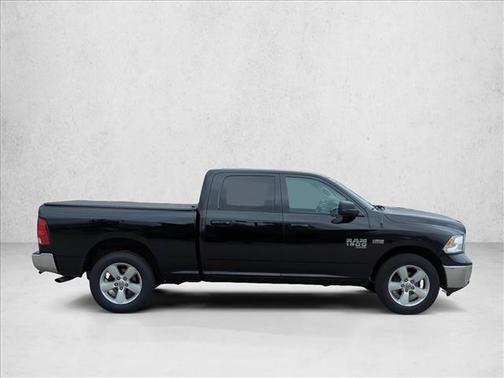 Diamond Black Crystal Pearlcoat 2019 RAM 1500 SLT