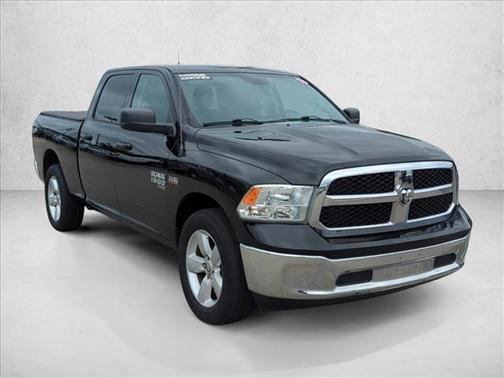 Diamond Black Crystal Pearlcoat 2019 RAM 1500 SLT
