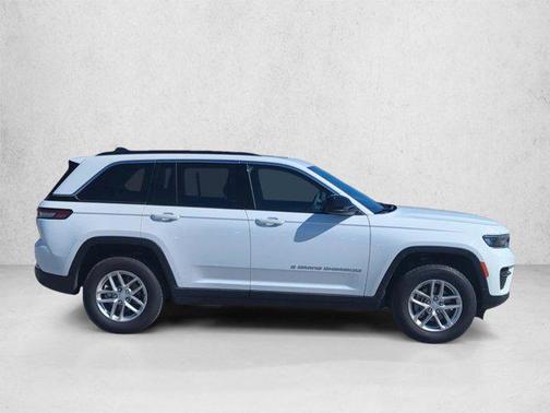 Bright White Clearcoat 2025 Jeep Grand Cherokee Laredo