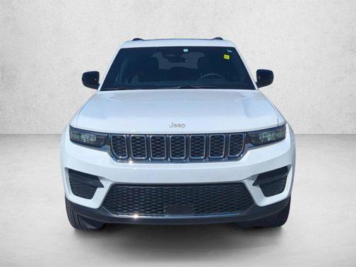 Bright White Clearcoat 2025 Jeep Grand Cherokee Laredo
