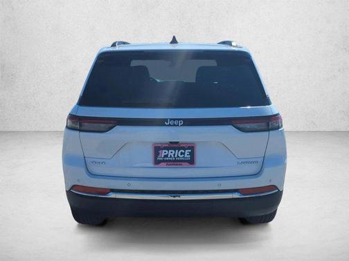 Bright White Clearcoat 2025 Jeep Grand Cherokee Laredo