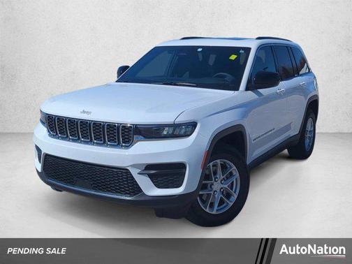 Bright White Clearcoat 2025 Jeep Grand Cherokee Laredo