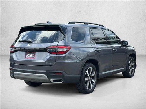 Modern Steel Metallic 2024 Honda Pilot Touring 8-Passenger