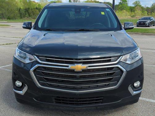 Graphite Metallic 2020 Chevrolet Traverse LT Cloth