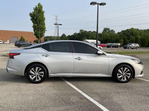 2022 Nissan Altima S FWD
