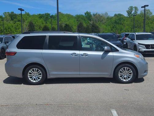 2016 Toyota Sienna XLE