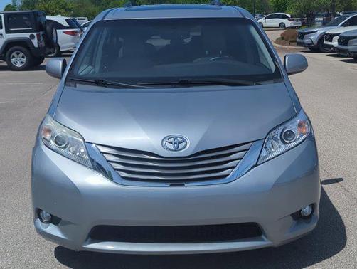 2016 Toyota Sienna XLE