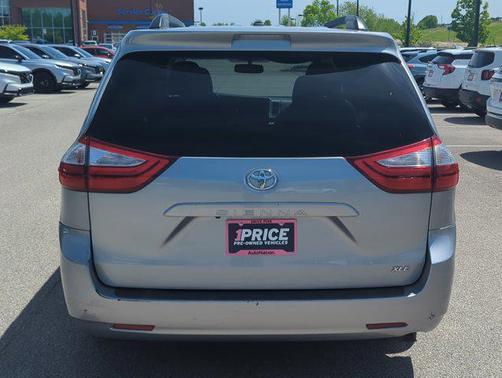 2016 Toyota Sienna XLE