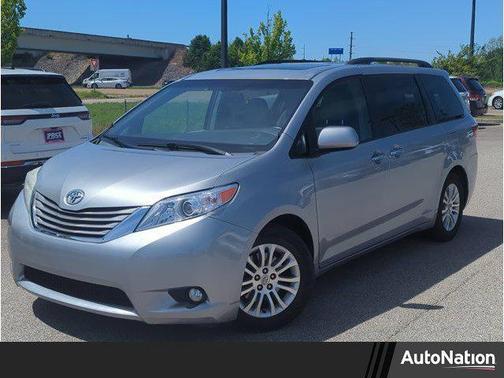 2016 Toyota Sienna XLE