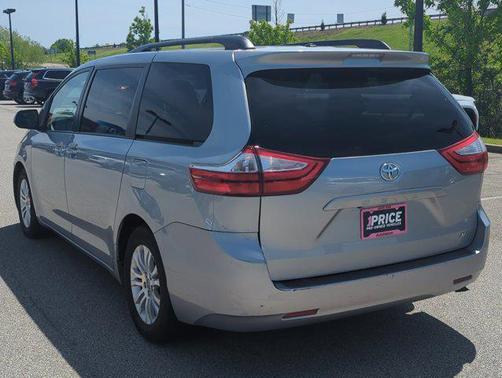 2016 Toyota Sienna XLE