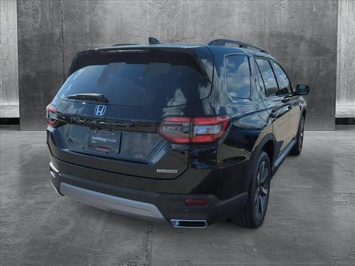 2025 Honda Pilot Touring 8-Passenger