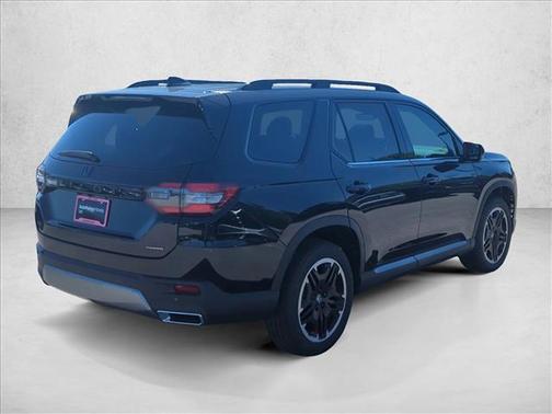 Crystal Black Pearl 2026 Honda Pilot Touring 8-Passenger