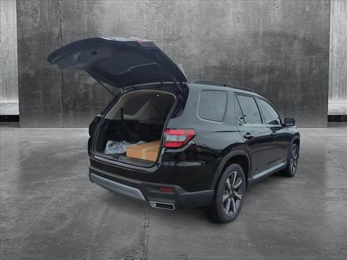 2025 Honda Pilot Touring 8-Passenger