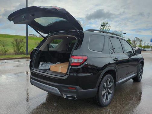 2025 Honda Pilot Touring 8-Passenger