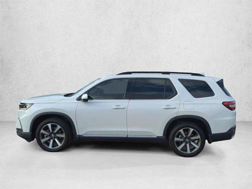White 2023 Honda Pilot Touring 8-Passenger