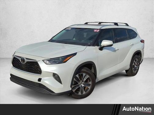 Wind Chill Pearl 2022 Toyota Highlander XLE