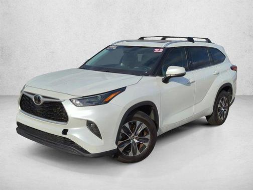 Wind Chill Pearl 2022 Toyota Highlander XLE