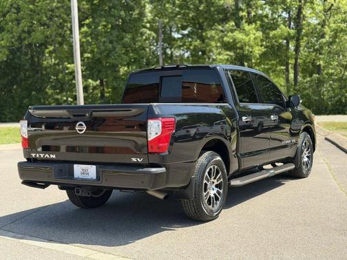 Super Black 2020 Nissan Titan SV