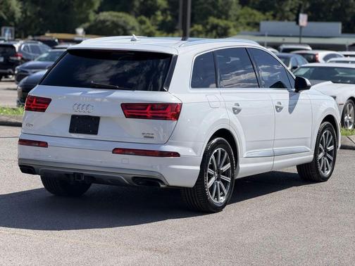 White 2017 Audi Q7 3.0T Premium