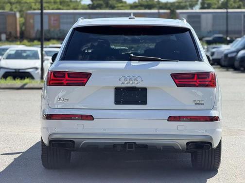 White 2017 Audi Q7 3.0T Premium