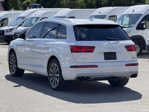White 2017 Audi Q7 3.0T Premium