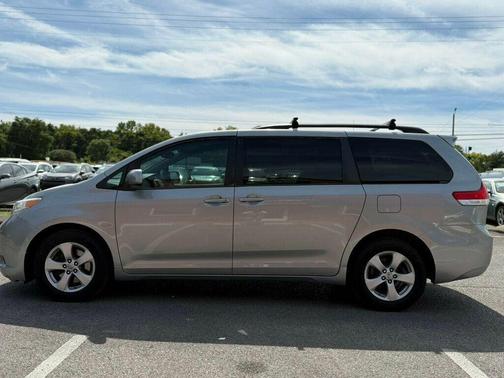 2014 Toyota Sienna LE
