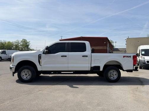 Oxford White 2024 Ford F-250 XL